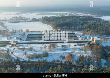 Luftaufnahme des Schiffshebewerks Eckermühlen auf dem Main-Donau-Kanal im Winter Stockfoto