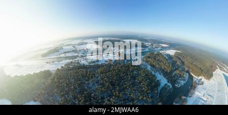 Luftaufnahme des Schiffshebewerks Eckermühlen auf dem Main-Donau-Kanal im Winter Stockfoto