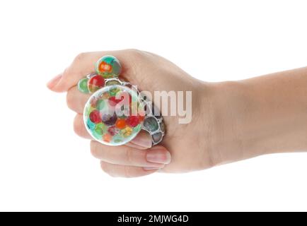 Frau drückt farbenfrohen Schleim, isoliert auf weiß, Nahaufnahme. Anti-Stress-Spielzeug Stockfoto