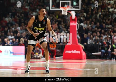 Belgrad, Serbien, 27. Januar 2023. Dante Exum von Partizan Mozzart Bet Belgrad bricht mit dem Ball während des EuroLeague-Spiels der Turkish Airlines 2022/2023 zwischen Crvena Zvezda mts Belgrad gegen Partizan Mozzart Bet Belgrad in der Aleksandar Nikolic Hall in Belgrad, Serbien. 27. Januar 2023. Kredit: Nikola Krstic/Alamy Stockfoto