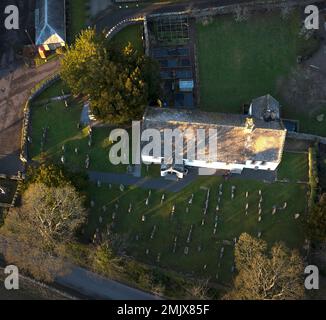 Fortingall-Kirche und Friedhof mit dem berühmten Fortingall Yew, das 2000-9000 Jahre alt sein soll und damit einer der ältesten Bäume in Europa ist. Stockfoto