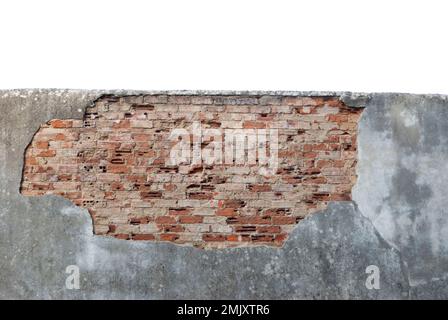 Zur Hälfte zerstörte alte Wand mit freiliegenden roten Ziegeln mit horizontalem Kopierbereich Stockfoto