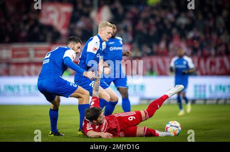 Düsseldorf, Deutschland. 27. Januar 2023. Cristiano Piccini, Julian Rieckmann (FCM), Dawid Kownacki (F95) Fortuna Düsseldorf - 1. FC Magdeburg Bundesliga Stockfoto