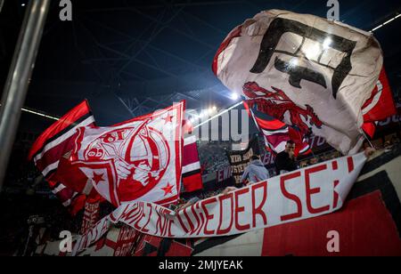 Düsseldorf, Deutschland. 27. Januar 2023. F95 Fans Fortuna Düsseldorf - 1. FC Magdeburg Bundesliga 27.01.2023 Copyright (nur für journalistische Zwecke) Stockfoto