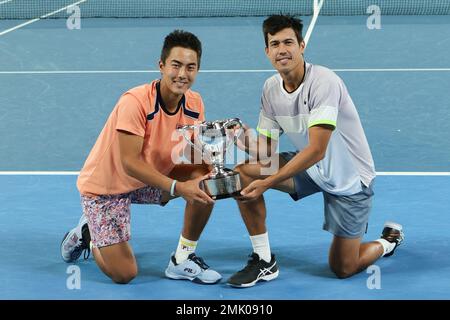Melbourne, Australien. 28. Januar 2023. Rinky Hijikata und Jason Kubler aus Australien besiegen Hugo Nys aus Monaco und Jan Zielinski aus Polen 6-4 7-6 im Finale der Men's Doubles, Tag 13 beim Australian Open Tennis 2023 in der Rod Laver Arena, Melbourne, Australien, am 28. Januar 2023. Foto von Peter Dovgan. Nur redaktionelle Verwendung, Lizenz für kommerzielle Verwendung erforderlich. Keine Verwendung bei Wetten, Spielen oder Veröffentlichungen von Clubs/Ligen/Spielern. Kredit: UK Sports Pics Ltd/Alamy Live News Stockfoto