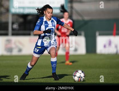 Oostakker, Belgien. 28. Januar 2023 Sirine Bouharat (13) von Gent, dargestellt während eines Fußballspiels zwischen AA Gent Ladies und Standard Femina De Liege am 18. Spieltag der Saison 2022 - 2023 der belgischen Lotto Womens Super League am Samstag, den 28. Januar 2023 in Oostakker , BELGIEN . FOTO SPORTPIX | David Catry Kredit: David Catry/Alamy Live News Stockfoto