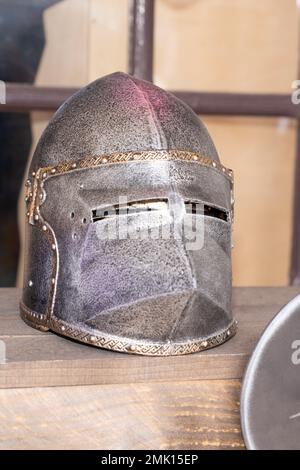 Ritterhelm Vintage Mittelalterliche Metallpanzerkämpfe Stockfoto