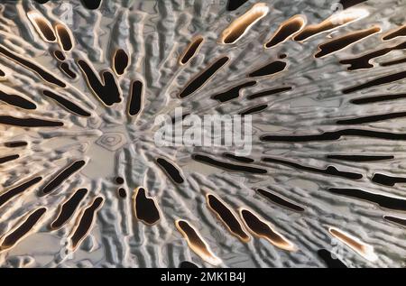 Holzgemusterter Hintergrund mit verborgener Hintergrundbeleuchtung in cnc-Maschine Stockfoto