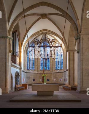 Brunswick, Deutschland - 15. Januar 2020: St. Hauptaltar Der Magni-Kirche Im Inneren - Braunschweig, Niedersachsen, Deutschland Stockfoto