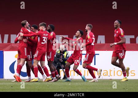 Dion Conroy von Crawley Town feiert das zweite Tor seiner Seite während des Spiels Sky Bet League 2 im Broadfield Stadium, Crawley. Foto: Samstag, 28. Januar 2023. Stockfoto