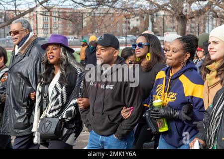 Denver, Colorado – Denver Mayor Michael Hancock (Zentrum) nimmt an der jährlichen Martin Luther King Day Marade (märz + Parade) Teil. Stockfoto