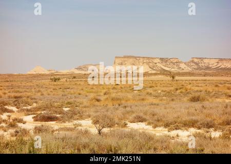 Saragossa im magischen Licht und Bardenas reales - eine Landschaft von einem anderen Stern Stockfoto