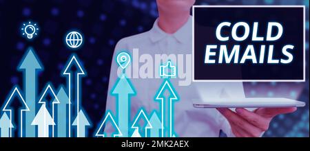 Text mit E-Mails zu Inspiration Kälte. Unaufgeforderte E-Mail zu Geschäftsideen, die ohne vorherigen Kontakt an einen Empfänger gesendet wird Stockfoto