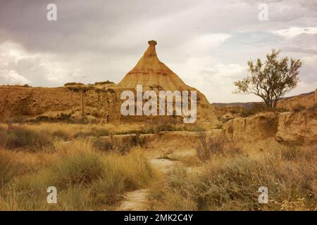 Saragossa im magischen Licht und Bardenas reales - eine Landschaft von einem anderen Stern Stockfoto