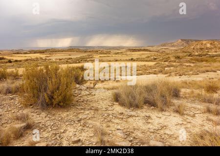 Saragossa im magischen Licht und Bardenas reales - eine Landschaft von einem anderen Stern Stockfoto