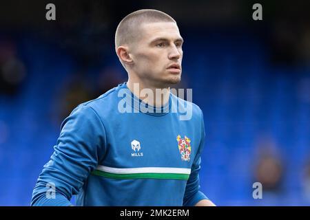 Blackpool, Lancashire, Großbritannien. 28. Januar 2023 Harvey Saunders von Tranmere Rovers erwärmt sich vor dem Sky Bet League 2-Spiel Tranmere Rovers vs Leyton Orient in Prenton Park, Birkenhead, Großbritannien, 28. Januar 2023 (Foto: Phil Bryan/Alamy Live News) Kredit: Philip Bryan/Alamy Live News Stockfoto