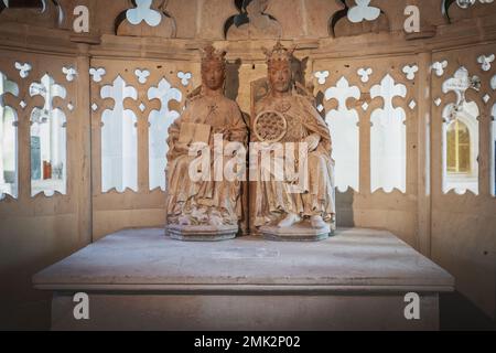 Das königliche Paar - Otto der große und Edith (Eadgyth) Skulpturen im Inneren des Magdeburger Doms - Magdeburg Stockfoto