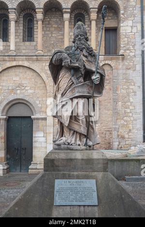 St. Boniface Statue von Kaspar Hiernle, c. 1750 - Mainz, Deutschland Stockfoto