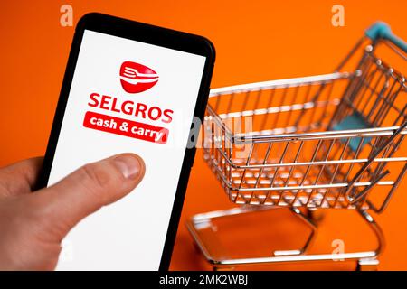 Polen. 23. Januar 2023. In dieser Abbildung wird ein Selgros Cash & Carry Logo auf einem Smartphone angezeigt. (Kreditbild: © Mateusz Slodkowski/SOPA Images via ZUMA Press Wire) NUR REDAKTIONELLE VERWENDUNG! Nicht für den kommerziellen GEBRAUCH! Stockfoto