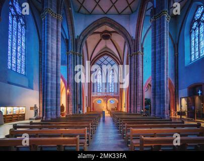 Nave und Main Aisle in St. Innenraum Der Stephan-Kirche - Mainz, Deutschland Stockfoto