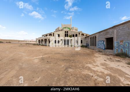 Verlassene Baustelle eines Hotelkomplexes nach der Finanzkrise. Stockfoto