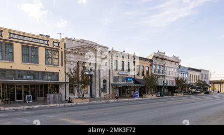 Georgetown, Texas, USA - 14. Oktober 2022: Das alte Geschäftsviertel an der Austin Street Stockfoto