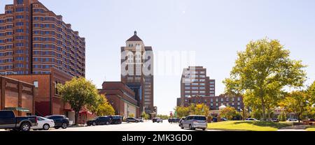 Bartlesville, Oklahoma, USA - 18. Oktober 2022: Die Gebäude in der Innenstadt an der Keeler Avenue Stockfoto