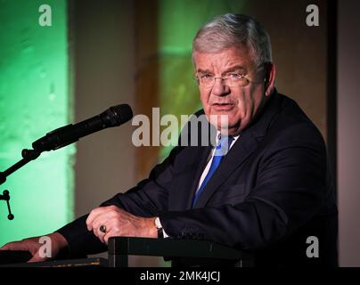 DEN HAAG - Bürgermeister Jan van Zanen anlässlich des 10. Jahrestags der Haager politischen Partei Hart voor Den Haag/Groep de Mos. Gleichzeitig ist ein Verfahren gegen den ehemaligen Stadtrat in Den Haag, Richard de Mos, anhängig, der der offiziellen Korruption verdächtigt wird. ANP RAMON VAN FLYMEN niederlande raus - belgien raus Stockfoto