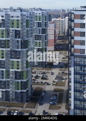 Hohe Wohngebäude, Anthills, typische städtische Landschaft einer Großstadt, aus der Vogelperspektive Stockfoto