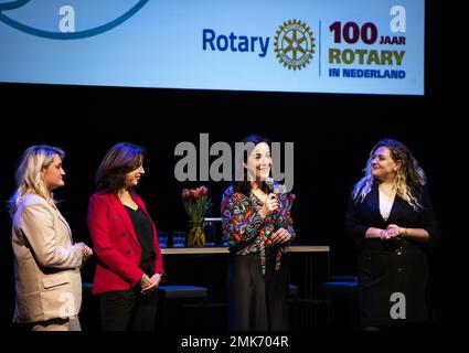 AMSTERDAM - Bürgermeisterin Femke Halsema anlässlich des 100. Jahrestags des Wohlfahrtsklubs Rotary Netherlands im International Theater Amsterdam. Der Rotary hat weltweit mehr als eine Million Mitglieder, die Niederlande haben etwa 16.000 Rotary-Mitglieder. Die Vereine sind hauptsächlich an Sozialprojekten beteiligt. ANP RAMON VAN FLYMEN niederlande raus - belgien raus Stockfoto