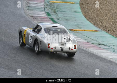 Scarperia, 3. April 2022: Ferrari 250GT SWB Jahr 1961 in Aktion während Mugello Classic 2022 auf der Mugello Circuit in Italien. Stockfoto