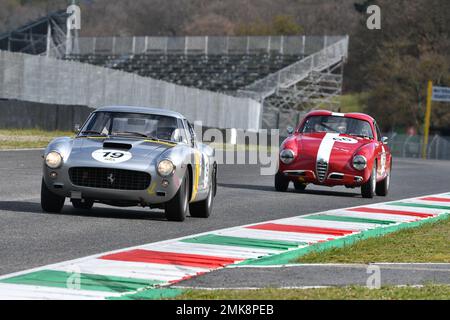 Scarperia, 3. April 2022: Ferrari 250GT SWB Jahr 1961 in Aktion während Mugello Classic 2022 auf der Mugello Circuit in Italien. Stockfoto