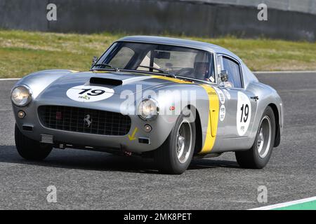 Scarperia, 3. April 2022: Ferrari 250GT SWB Jahr 1961 in Aktion während Mugello Classic 2022 auf der Mugello Circuit in Italien. Stockfoto