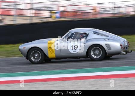 Scarperia, 3. April 2022: Ferrari 250GT SWB Jahr 1961 in Aktion während Mugello Classic 2022 auf der Mugello Circuit in Italien. Stockfoto