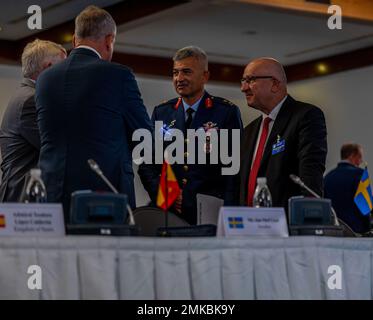Delegierte aus 50 Ländern treffen sich, um aktuelle und zukünftige Verteidigungsbedürfnisse der Ukraine in der Ukraine-Verteidigungskontaktgruppe am Luftwaffenstützpunkt Ramstein, Deutschland, am 9. September 2022 zu besprechen. Verteidigungsminister und führende Politiker aus 50 Ländern nahmen persönlich und virtuell an dem Treffen teil, um die Unterstützung der NATO-Alliierten und -Partner zu erörtern. CJCS, NATO, SECDEF, UDCG, Kontaktgruppe Verteidigung der Ukraine, Stockfoto