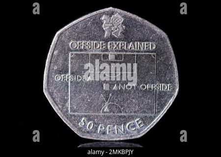 Eine britische 50p-Euro-Münze zum Sammeln erklärt Offside Stockfoto