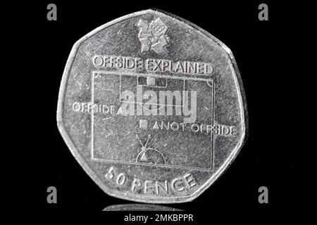 Eine britische 50p-Euro-Münze zum Sammeln erklärt Offside Stockfoto