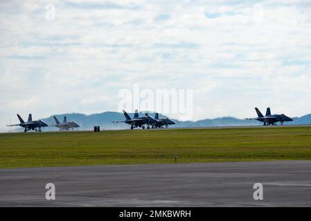 MCGHEE TYSON AIR NATIONAL GUARD BASE, Tennessee (8. September 2022) – die Blue Angels der Marine kamen heute hier an, um sich auf die Smoky Mountain Airshow vorzubereiten, die am 10. Und 11. September stattfindet. (Foto der Air National Guard von: Staff Sgt. Melissa Dearstone) Stockfoto