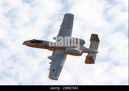 A-10 Thunderbolt II-Piloten treten am 8. September 2022 in Hawgsmoke 2022 in Saylor Creek in Idaho an. Hawgsmoke ist ein alle zwei Jahre stattfindende USAF-Bombenangriffe, Raketen- und taktische Schießereien-Wettbewerb für A-10 Thunderbolt II-Einheiten, der ein einzigartiges Training bietet. Stockfoto