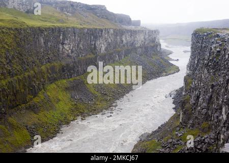 Dettifoss Wasserfälle im Sommer Aussicht, Island. Isländische Landschaft. Stockfoto