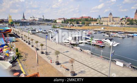 Szczecin, Polen. 17. August 2022. Luftaufnahme auf Szczecin, Hafen und Odra-Ufer Stockfoto