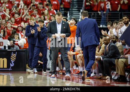 Madison, WI, USA. 28. Januar 2023. Illinois Fighting Illini Head Coach Brad Underwood während des NCAA-Basketballspiels zwischen den Illinois Fighting Illini und den Dachse von Wisconsin im Kohl Center in Madison, WI. Darren Lee/CSM/Alamy Live News Stockfoto