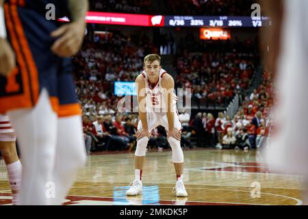 Madison, WI, USA. 28. Januar 2023. Im Kohl Center in Madison, WI, spielten die Dachse von Wisconsin während des NCAA-Basketballspiels zwischen den Illinois Fighting Illini und den Wisconsin-Dachse vor Tyler Wahl (5). Darren Lee/CSM/Alamy Live News Stockfoto