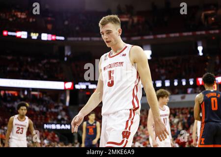 Madison, WI, USA. 28. Januar 2023. Im Kohl Center in Madison, WI, spielten die Dachse von Wisconsin während des NCAA-Basketballspiels zwischen den Illinois Fighting Illini und den Wisconsin-Dachse vor Tyler Wahl (5). Darren Lee/CSM/Alamy Live News Stockfoto