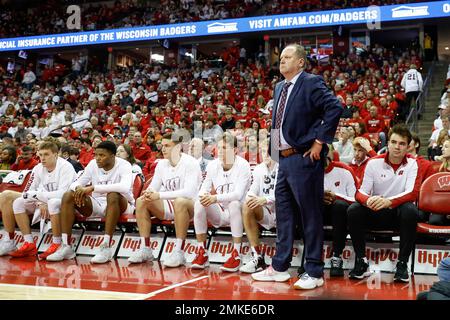 Madison, WI, USA. 28. Januar 2023. Im Kohl Center in Madison, WI, sind die Badger von Wisconsin Cheftrainer Greg Gard während des NCAA-Basketballspiels zwischen den Illinois Fighting Illini und den Wisconsin Badgers. Darren Lee/CSM/Alamy Live News Stockfoto