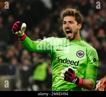 München, Deutschland. 28. Januar 2023. Der Frankfurter Torwart Kevin Trapp reagiert auf das deutsche Bundesliga-Spiel zwischen Bayern München und Eintracht Frankfurt am 28. Januar 2023 in München. Kredit: Philippe Ruiz/Xinhua/Alamy Live News Stockfoto