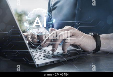 Geschäftsmann, der an einem Notebook mit künstlicher Intelligenz arbeitet. Futuristische Entwicklung von Geschäfts- und Codierungssoftware auf Schnittstelle und Synchronisierung des Netzwerks c Stockfoto