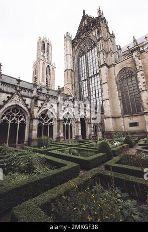 UTRECHT, NIEDERLANDE -26. JULI 2016: ST. Martin's Cathedral, Utrecht, oder Dom Church, ist eine gotische Kirche, die dem Heiligen Martin von Tours gewidmet ist Stockfoto