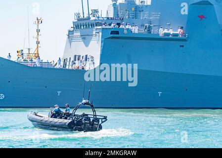 HMAS Sydney (V), ein DDG-gesteuerter Raketenzerstörer, der während der Feierlichkeiten zum Australientag am 26. Januar 2023 im Hafen von Sydney stationiert ist Stockfoto