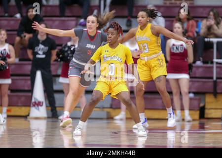 Bethany, OK, USA. 28. Januar 2023. Die Muleriders Guard Mychala Linzy (0) der Southern Arkansas University Muleriders spielt beim NCAA Women's Basketball zwischen den Southern Arkansas University Muleriders und dem Southern Nazarene University Crimson Storm im Sawyer Center in Bethany, OK, Verteidigung. Ron Lane/CSM/Alamy Live News Stockfoto